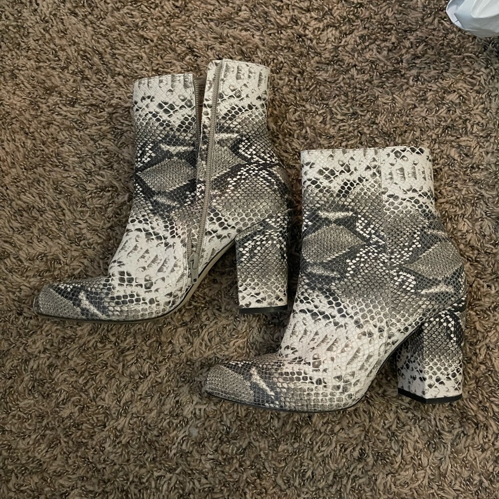 MATISSE SNAKE SKIN BOOTIE 7.5